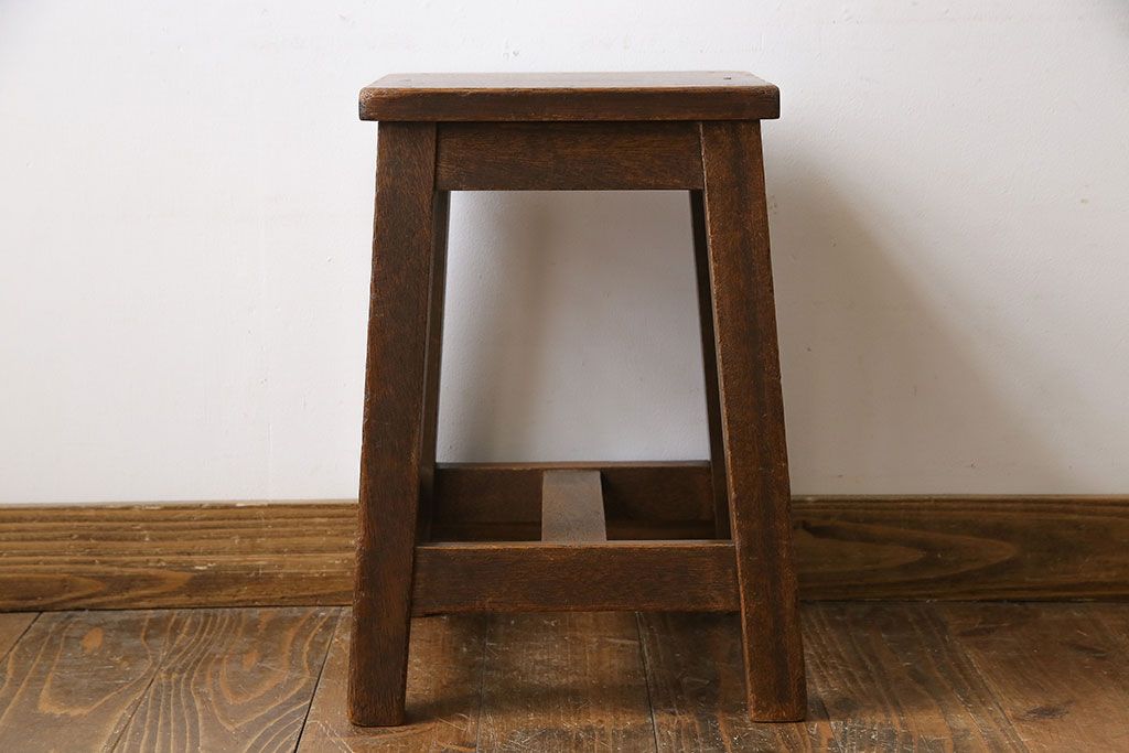 レトロ家具　昭和レトロ　素朴な佇まいの角スツール(チェア、イス、飾り台)