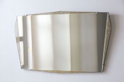 アンティーク雑貨　イギリスビンテージ　高級感のあるデザインが魅力的なウォールミラー(鏡)