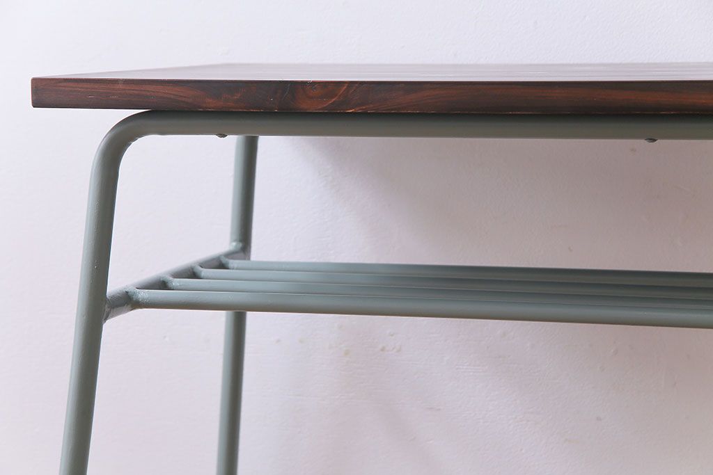 アンティーク家具　ヒノキ無垢材　シンプルな作りのペイント鉄脚テーブル(作業台、カウンターテーブル)(1)