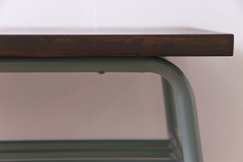 アンティーク家具　ヒノキ無垢材　シンプルな作りのペイント鉄脚テーブル(作業台、カウンターテーブル)(1)