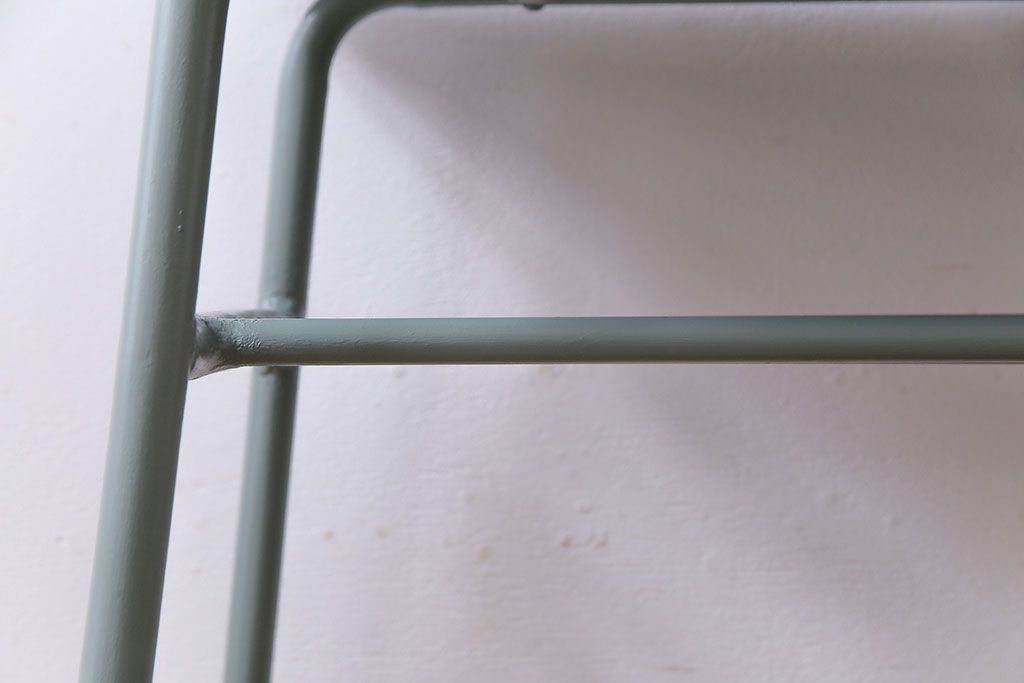 アンティーク家具　ヒノキ無垢材　シンプルな作りのペイント鉄脚テーブル(作業台、カウンターテーブル)(1)