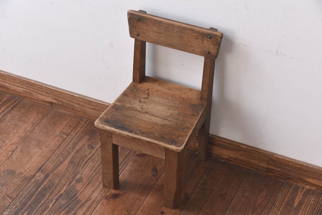 レトロ家具 昭和期 レトロな雰囲気が漂う小さなチェア(椅子、小