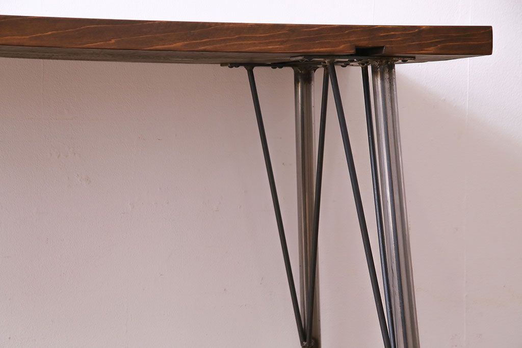 古材リメイク　天板にヒノキ一枚板を使用したシンプルな鉄脚テーブル(サイドテーブル、飾り台)