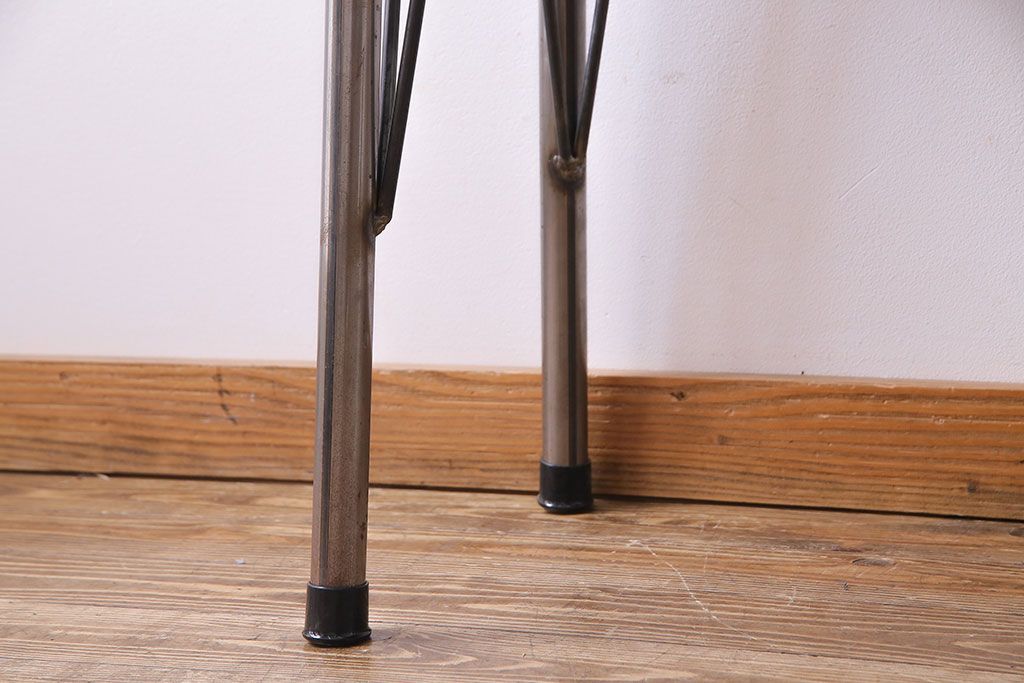 ラワン材一枚板　趣のある古材で作成したリメイク鉄脚テーブル(飾り台、カウンターテーブル)