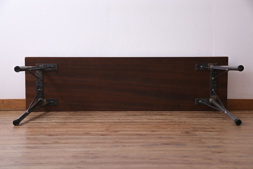 ラワン材一枚板　趣のある古材で作成したリメイク鉄脚テーブル(飾り台、カウンターテーブル)