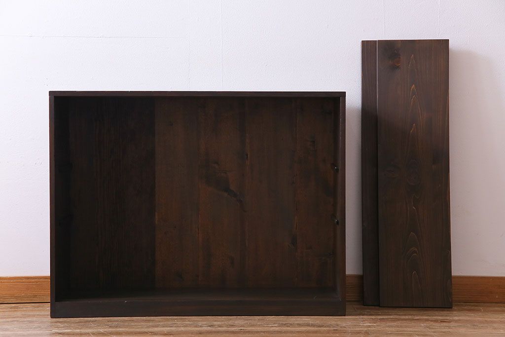 アンティーク家具　昭和初期　網代編み　和の雰囲気を高める小振りな戸棚(収納棚)