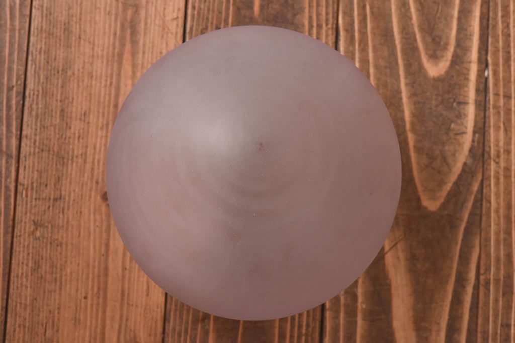 昭和レトロ　オパールガラス　淡い光が魅力的な球体型シェード(天井照明、ペンダントライト)