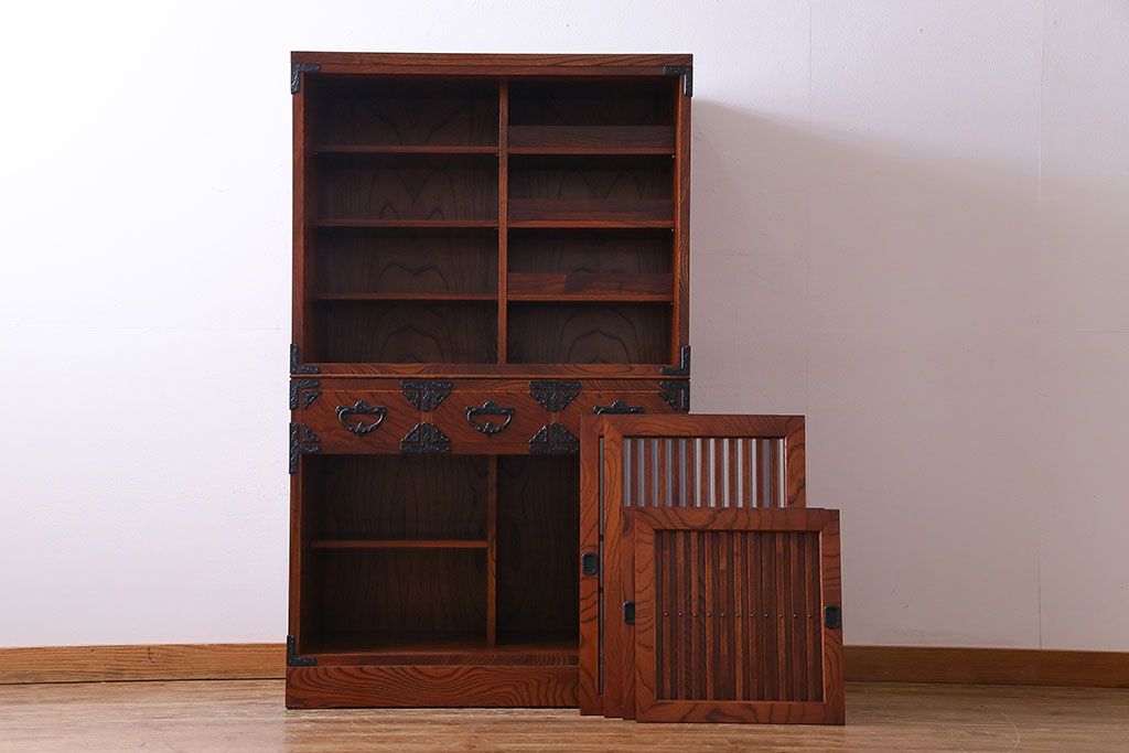 中古　岩谷堂箪笥　No.96　雪国　格子戸が魅力的な茶棚(食器棚、収納棚、茶箪笥)(1)