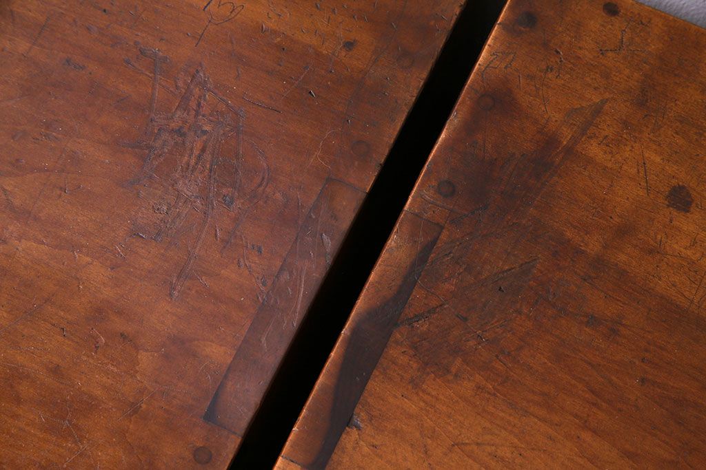 アンティーク雑貨　天板ナラ材製　小引き出し付き　独特の木目が魅力の裁ち板(作業台、ローボード)