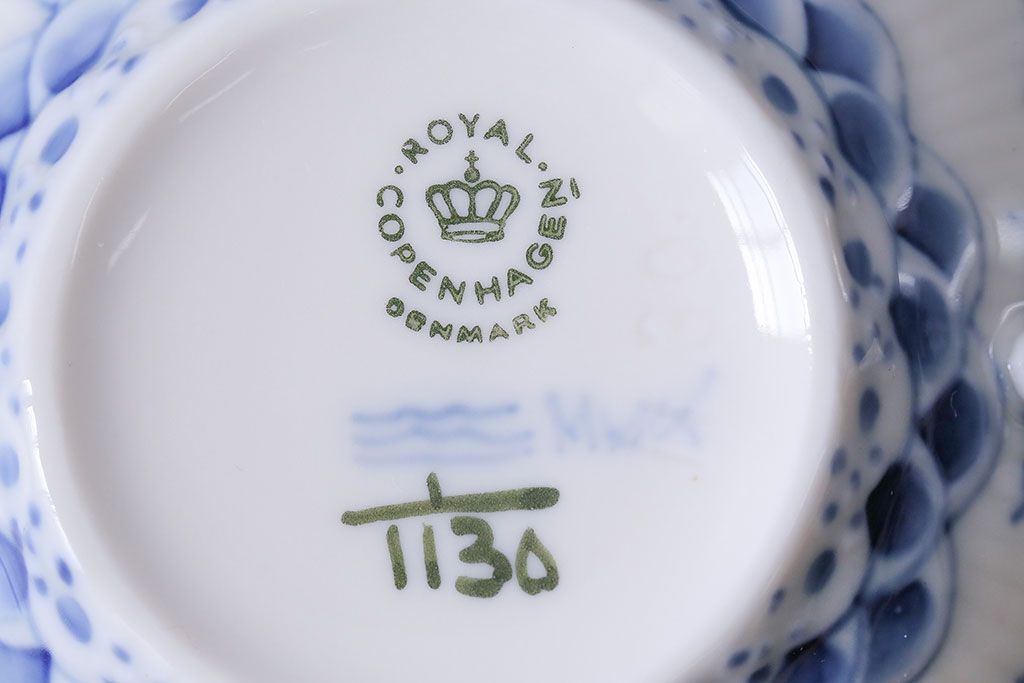 アンティーク雑貨　中古　ROYAL COPENHAGEN(ロイヤルコペンハーゲン)　ブルーフルーテッド　フルレース　カップ&ソーサー(ティーカップ、洋食器)2客セット(定価約8万6千円)(1)