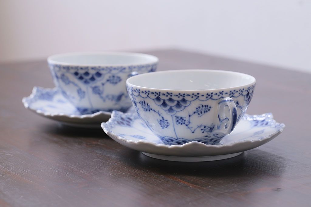 アンティーク雑貨　中古　ROYAL COPENHAGEN(ロイヤルコペンハーゲン)　ブルーフルーテッド　フルレース　カップ&ソーサー(ティーカップ、洋食器)2客セット(定価約8万6千円)(2)