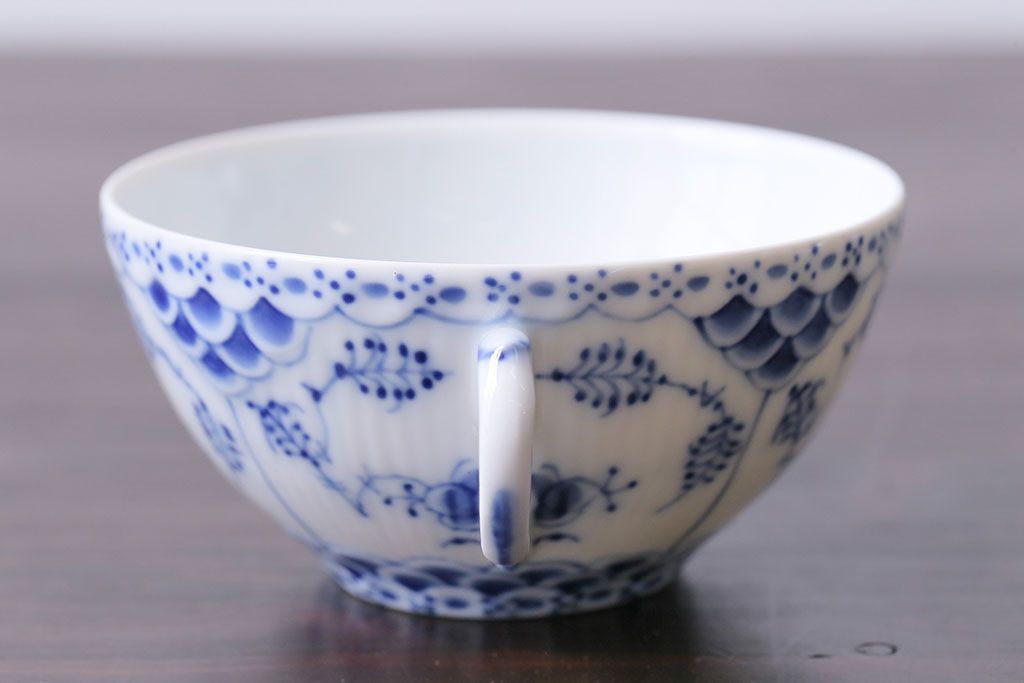 アンティーク雑貨　中古　ROYAL COPENHAGEN(ロイヤルコペンハーゲン)　ブルーフルーテッド　フルレース　カップ&ソーサー(ティーカップ、洋食器)2客セット(定価約8万6千円)(2)