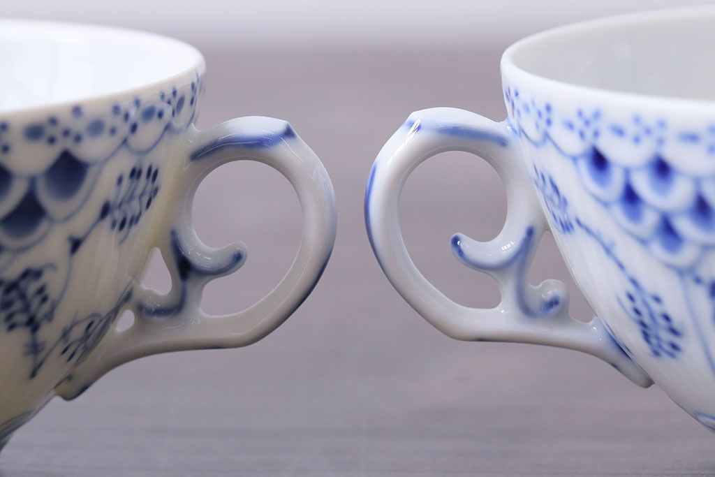 アンティーク雑貨　中古　ROYAL COPENHAGEN(ロイヤルコペンハーゲン)　ブルーフルーテッド　フルレース　カップ&ソーサー(ティーカップ、洋食器)2客セット(定価約8万6千円)(2)