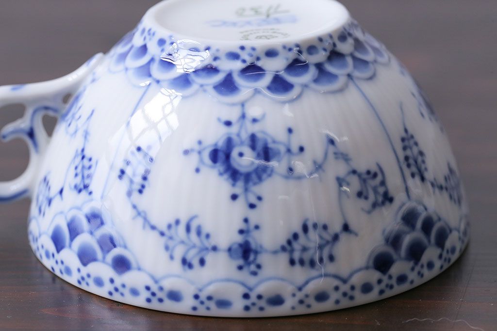 アンティーク雑貨　中古　ROYAL COPENHAGEN(ロイヤルコペンハーゲン)　ブルーフルーテッド　フルレース　カップ&ソーサー(ティーカップ、洋食器)2客セット(定価約8万6千円)(2)