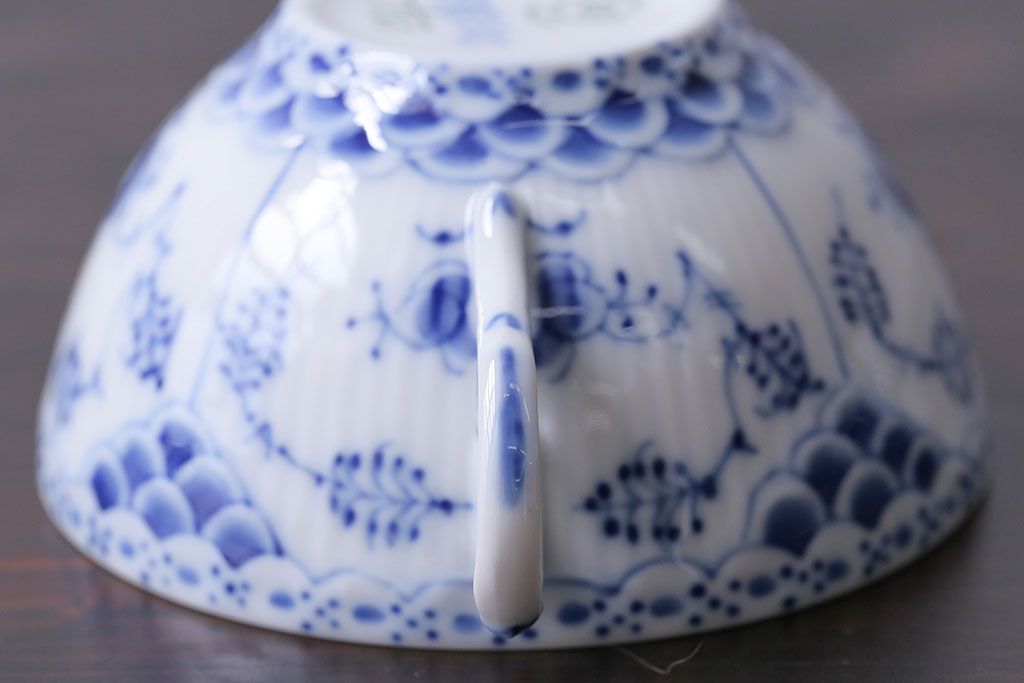 アンティーク雑貨　中古　ROYAL COPENHAGEN(ロイヤルコペンハーゲン)　ブルーフルーテッド　フルレース　カップ&ソーサー(ティーカップ、洋食器)2客セット(定価約8万6千円)(2)