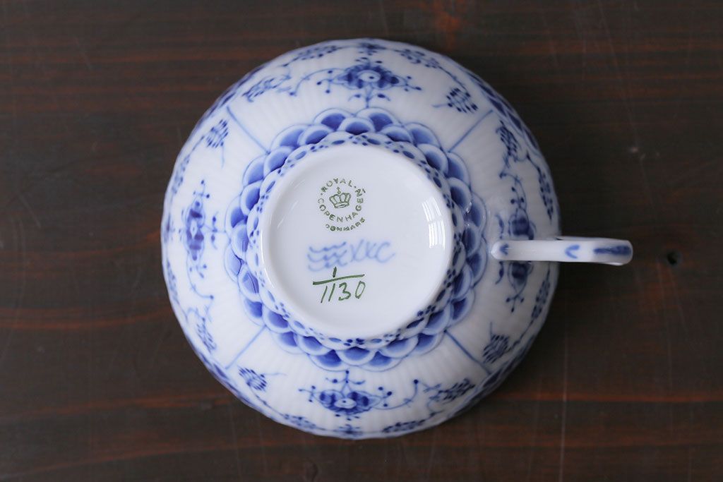 アンティーク雑貨　中古　ROYAL COPENHAGEN(ロイヤルコペンハーゲン)　ブルーフルーテッド　フルレース　カップ&ソーサー(ティーカップ、洋食器)2客セット(定価約8万6千円)(2)