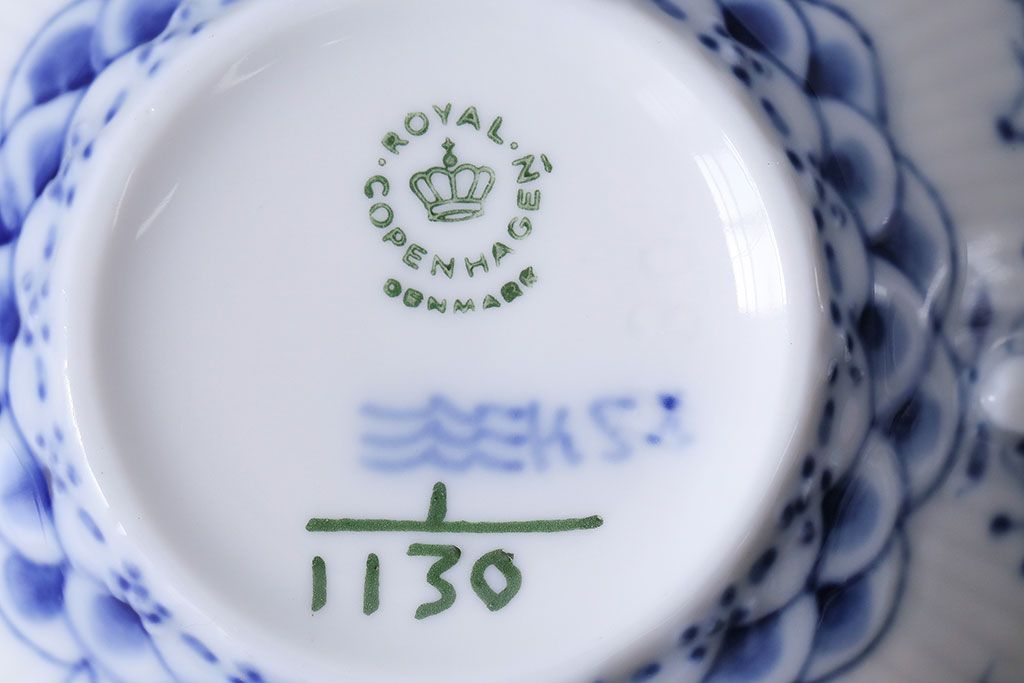 アンティーク雑貨　中古　ROYAL COPENHAGEN(ロイヤルコペンハーゲン)　ブルーフルーテッド　フルレース　カップ&ソーサー(ティーカップ、洋食器)2客セット(定価約8万6千円)(2)