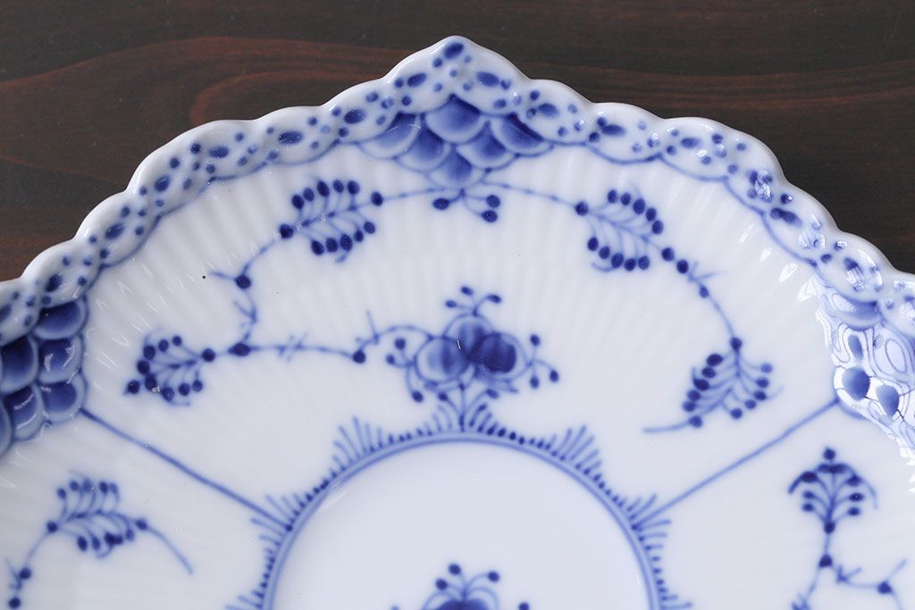アンティーク雑貨　中古　ROYAL COPENHAGEN(ロイヤルコペンハーゲン)　ブルーフルーテッド　フルレース　カップ&ソーサー(ティーカップ、洋食器)2客セット(定価約8万6千円)(2)