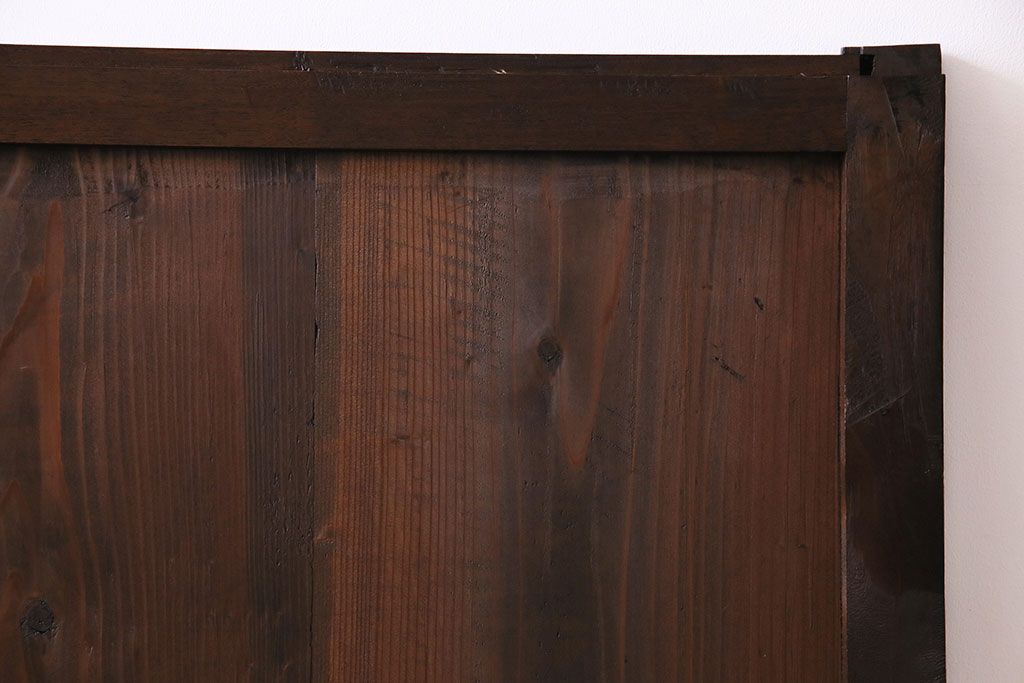 和製アンティーク　杉材　渋みのある深い色味が魅力的な板戸(窓、引き戸、建具)2枚セット