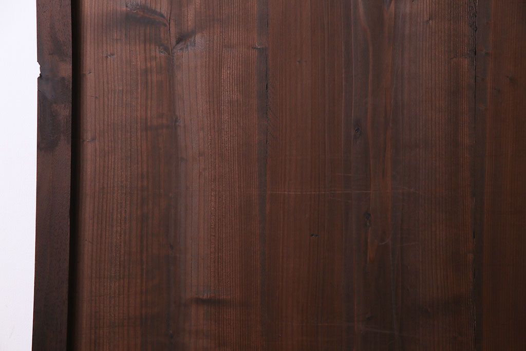 和製アンティーク　杉材　渋みのある深い色味が魅力的な板戸(窓、引き戸、建具)2枚セット