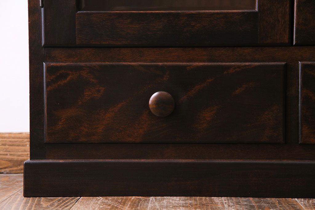 中古美品　ビンテージ　松本民芸家具　深い色味が魅力的な小振りの本箱(飾り棚、食器棚、キャビネット)