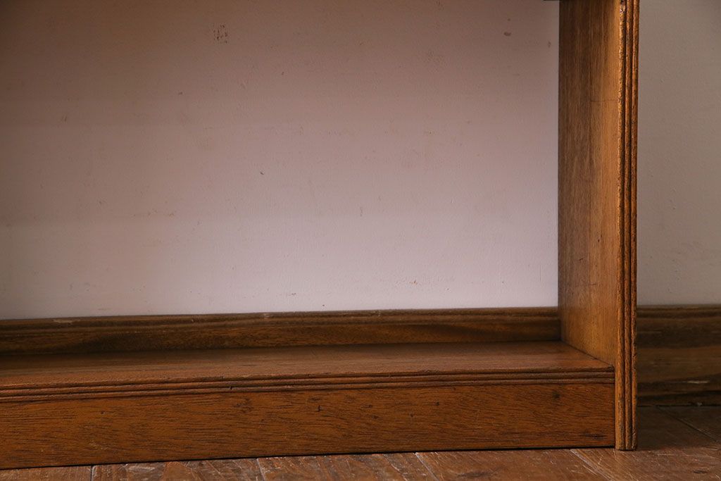レトロ家具 昭和レトロ 古いラワン材の質感が味わい深い本棚(飾り棚 