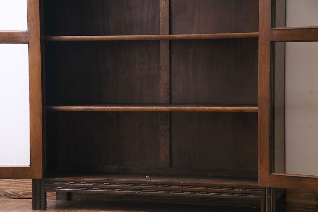 ヴィンテージ家具　イギリスビンテージ　クラシカルな雰囲気が魅力のブックケース(本箱、キャビネット、収納棚)