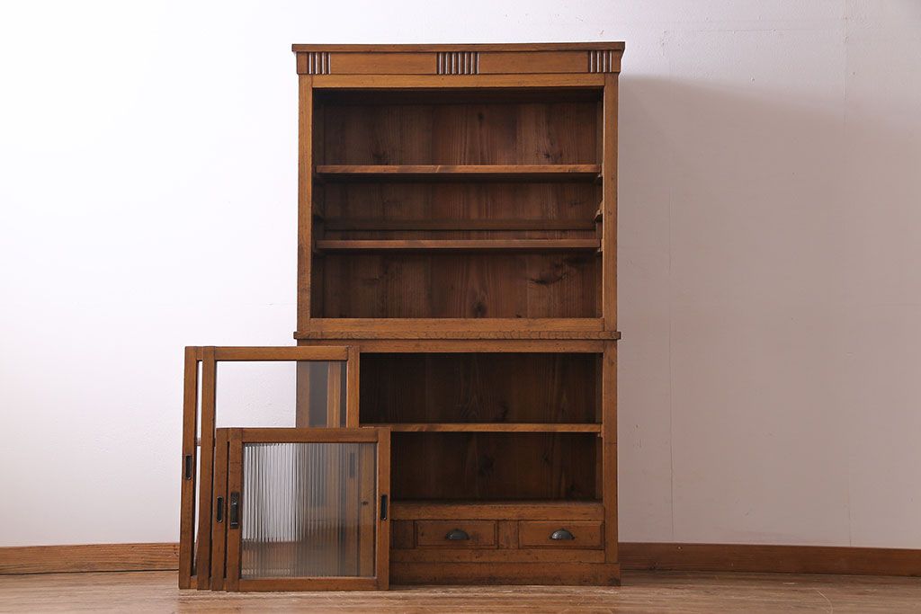 レトロ家具　昭和初期　モールガラス　味わい深いレトロな佇まいの重ね戸棚(収納棚)