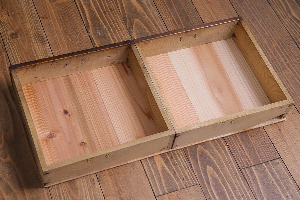 レトロ家具　昭和レトロ　栓材　花のようなカットが愛らしいオリジナルガラス入り戸棚(収納棚、ローボード)