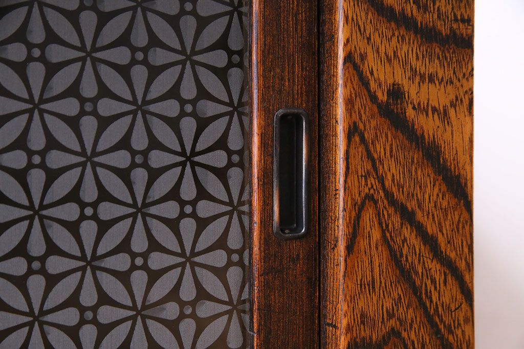 レトロ家具　昭和レトロ　栓材　花のようなカットが愛らしいオリジナルガラス入り戸棚(収納棚、ローボード)(1)