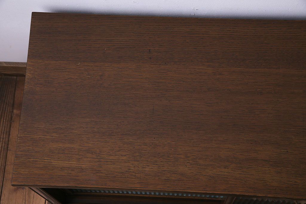 レトロ家具　昭和レトロ　ナラ材　モールガラスが可愛らしいローボード(戸棚、収納棚)