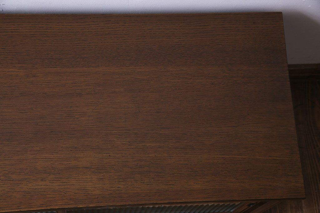 レトロ家具　昭和レトロ　ナラ材　モールガラスが可愛らしいローボード(戸棚、収納棚)