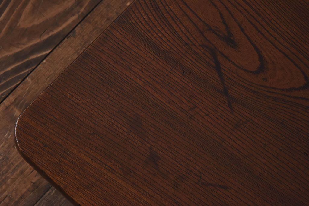 アンティーク雑貨　和製アンティーク　総ケヤキ一枚板　丸みを帯びた天板が魅力的な小さな座卓(ちゃぶ台、花台、飾り台)