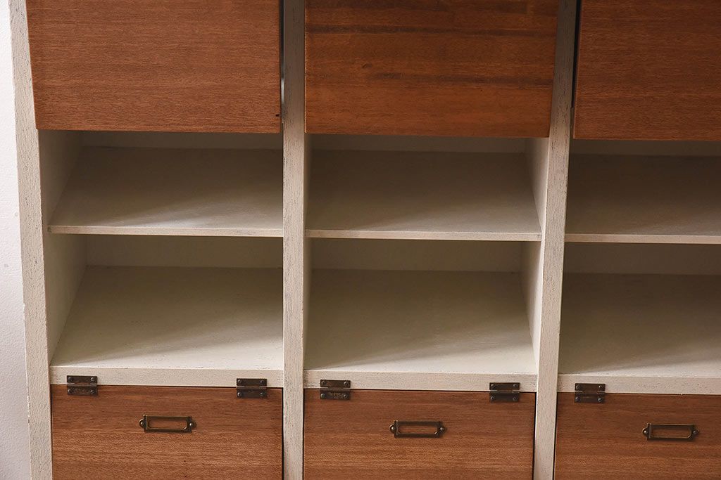 ペイント家具　ラフジュ工房オリジナル　5×4　白いペイントのパタパタマス目棚(戸棚、下駄箱)