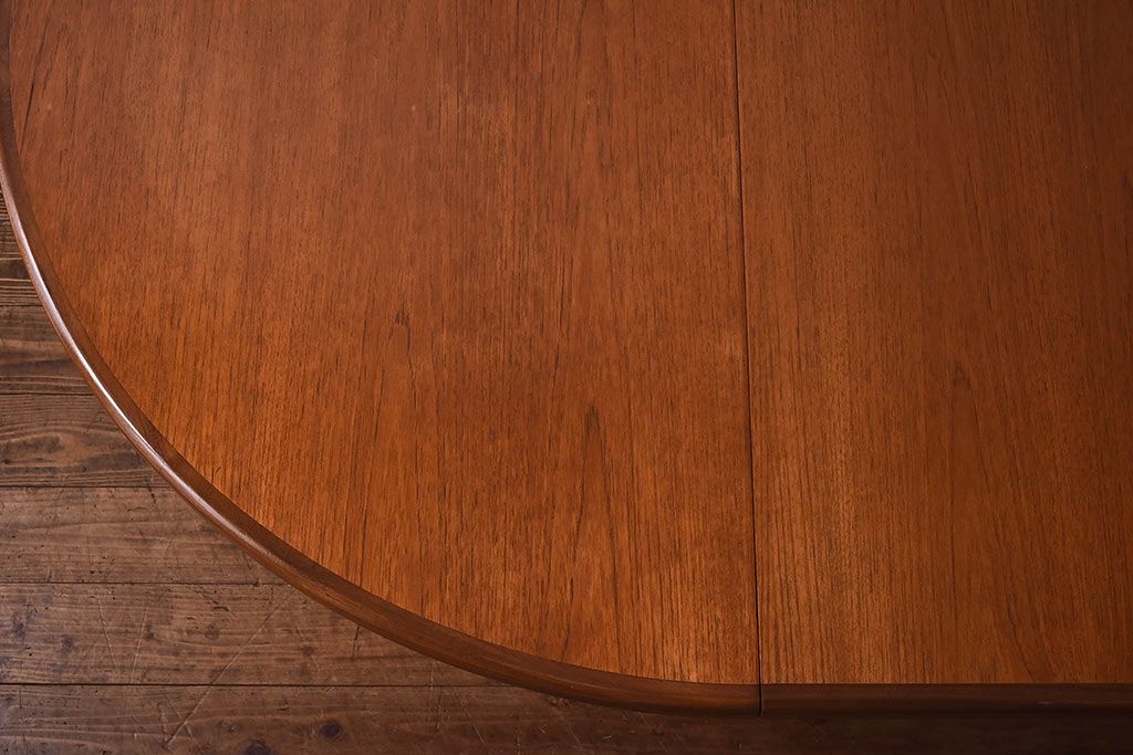 ヴィンテージ家具　北欧ビンテージ　G-PLAN チーク材　あたたかな雰囲気が魅力のエクステンションテーブル(ダイニングテーブル、ラウンドテーブル、ドローリーフテーブル)