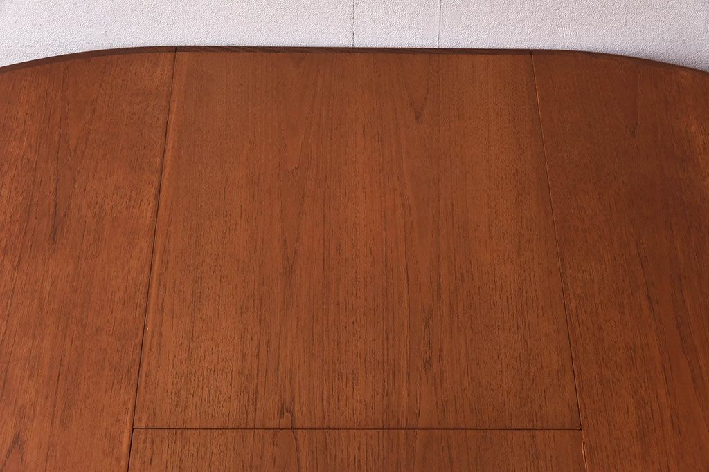 ヴィンテージ家具　北欧ビンテージ　G-PLAN チーク材　あたたかな雰囲気が魅力のエクステンションテーブル(ダイニングテーブル、ラウンドテーブル、ドローリーフテーブル)