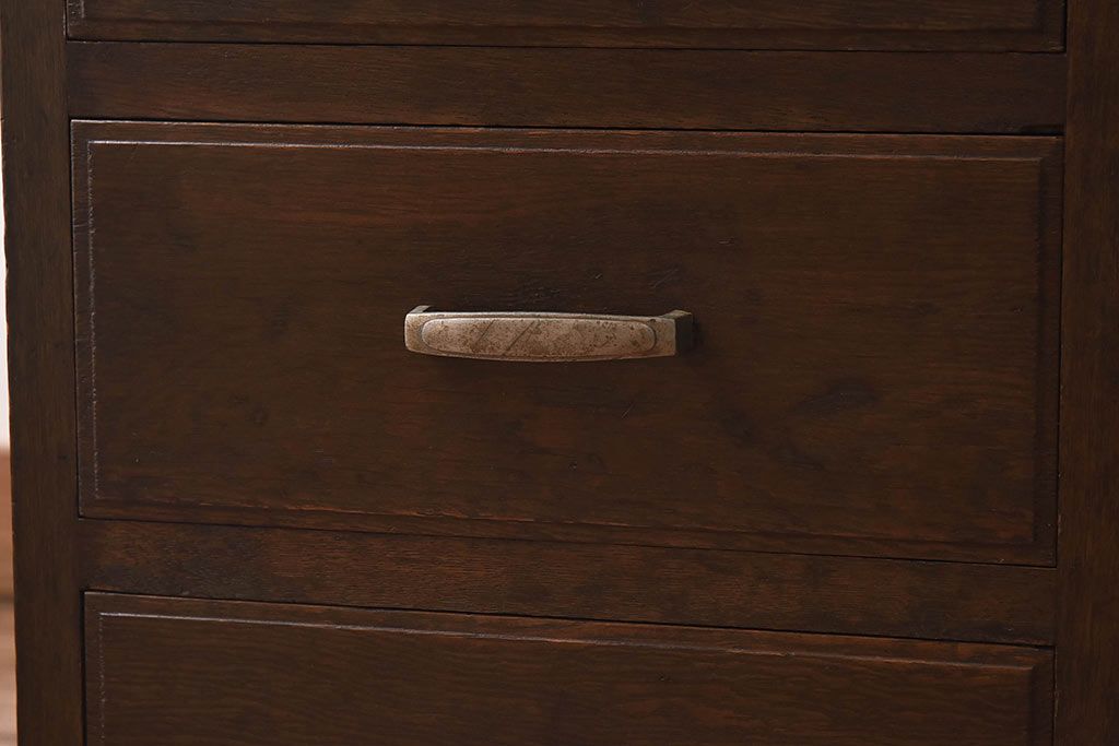 アンティーク家具　昭和中期　ナラ材製　重厚な佇まいが存在感を放つ大振りなデスク(ワークデスク、在宅ワーク、在宅用、両袖机)