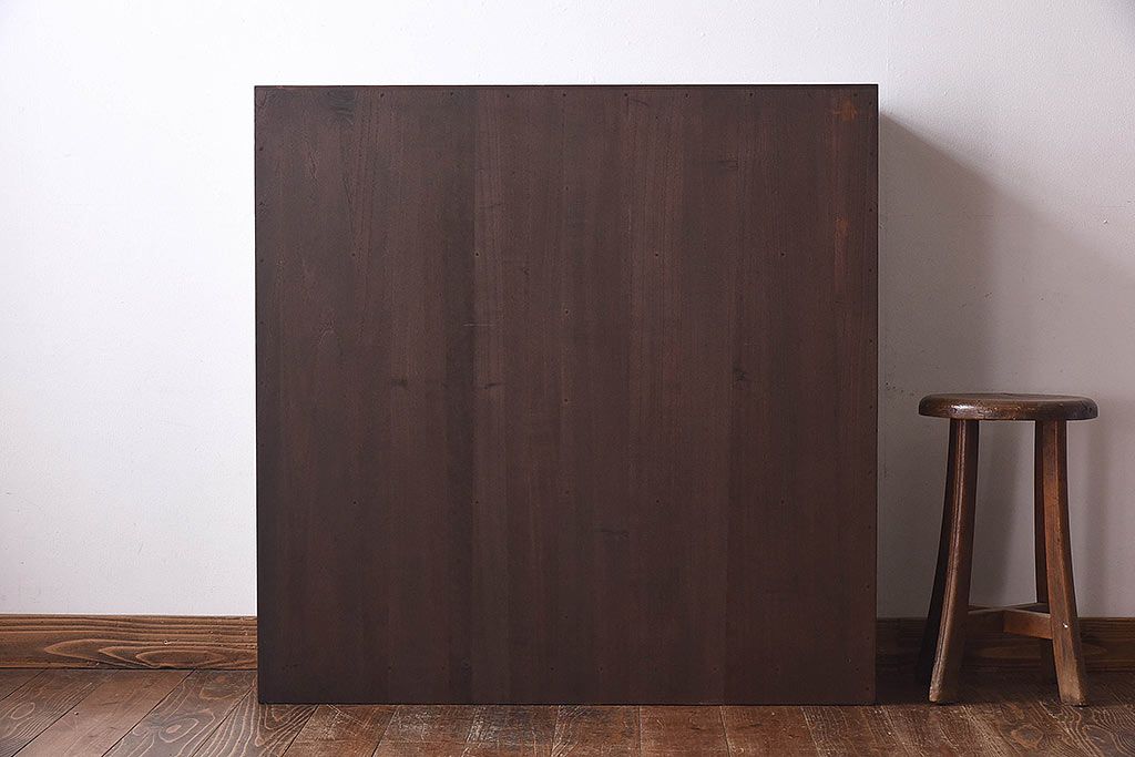 レトロ家具　レトロ　総桐材製　均等に整列した引き出しが印象的な薬箪笥(引き出し、桐箪笥、桐たんす)