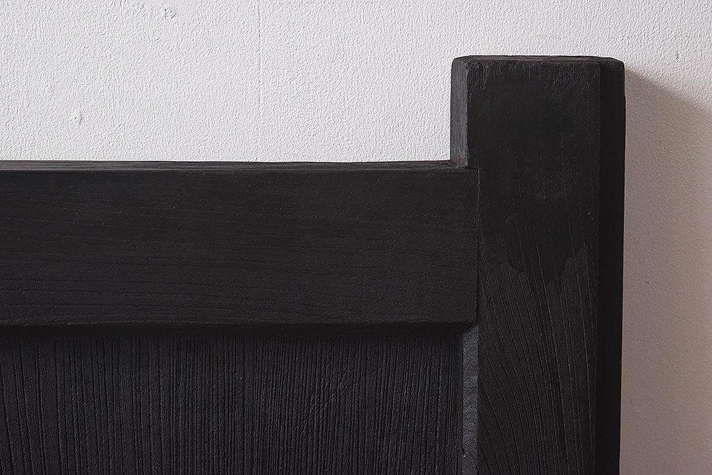ジャンク品　総ケヤキ材　渋さを醸し出す古い門扉のくぐり扉(建具、ドア)