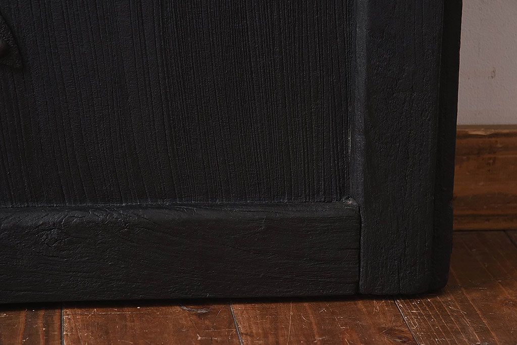 ジャンク品　総ケヤキ材　渋さを醸し出す古い門扉のくぐり扉(建具、ドア)