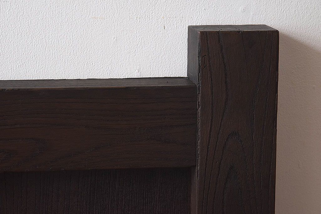 ジャンク品　総ケヤキ材　渋さを醸し出す古い門扉のくぐり扉(建具、ドア)