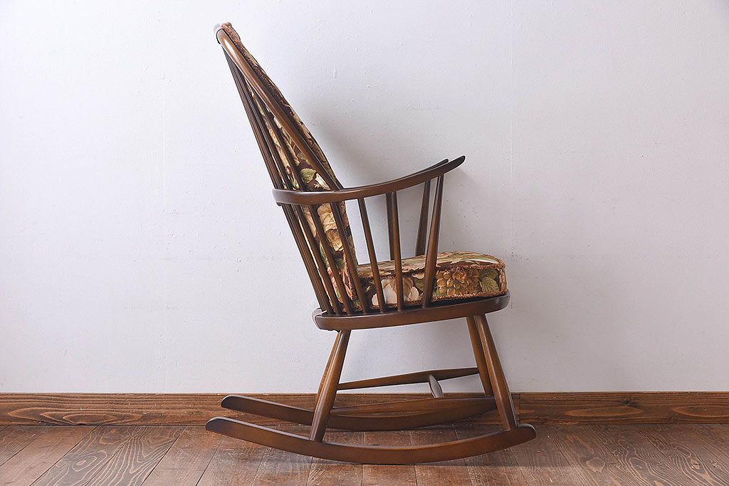 ヴィンテージ家具　イギリスビンテージ　ERCOL(アーコール)　エレガントなクッション付きロッキングチェア(揺り椅子、イス)