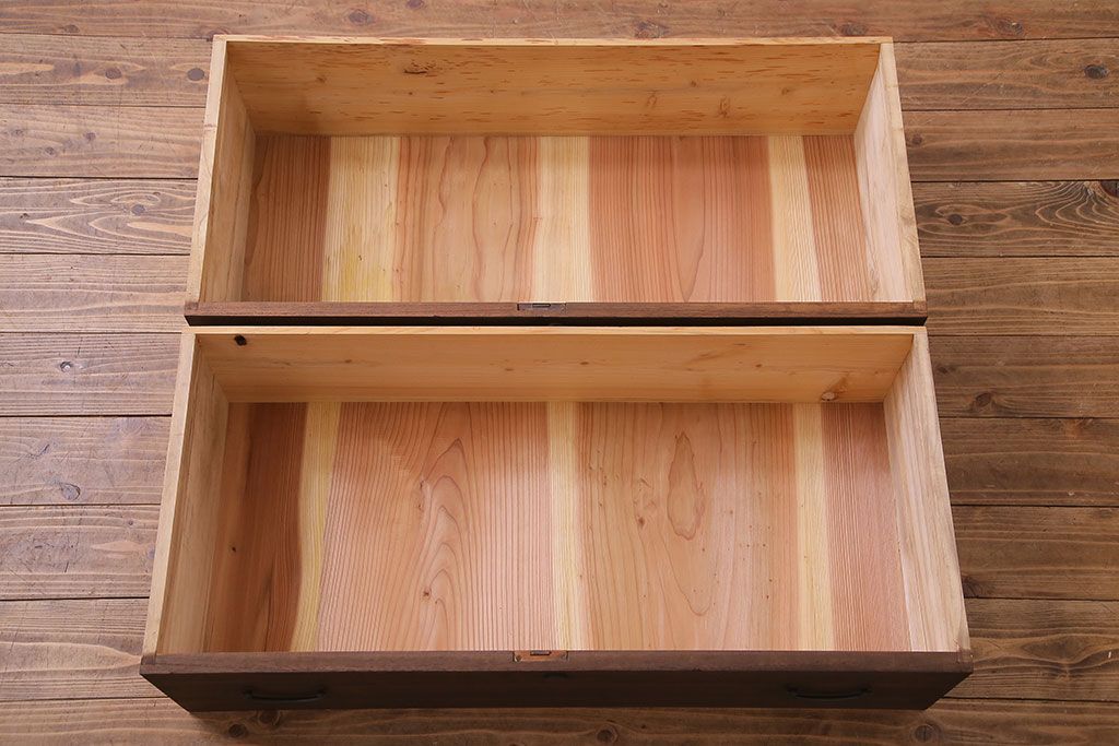 レトロ家具　昭和レトロ　前面桐材　可憐な彫りの金具が魅力的なローチェスト(箪笥、ローボード、引き出し、桐箪笥、桐たんす)