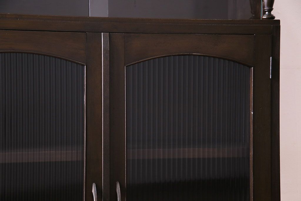レトロ家具　昭和期　レトロで上品な雰囲気が漂う大型キャビネット(本箱、本棚、収納棚)