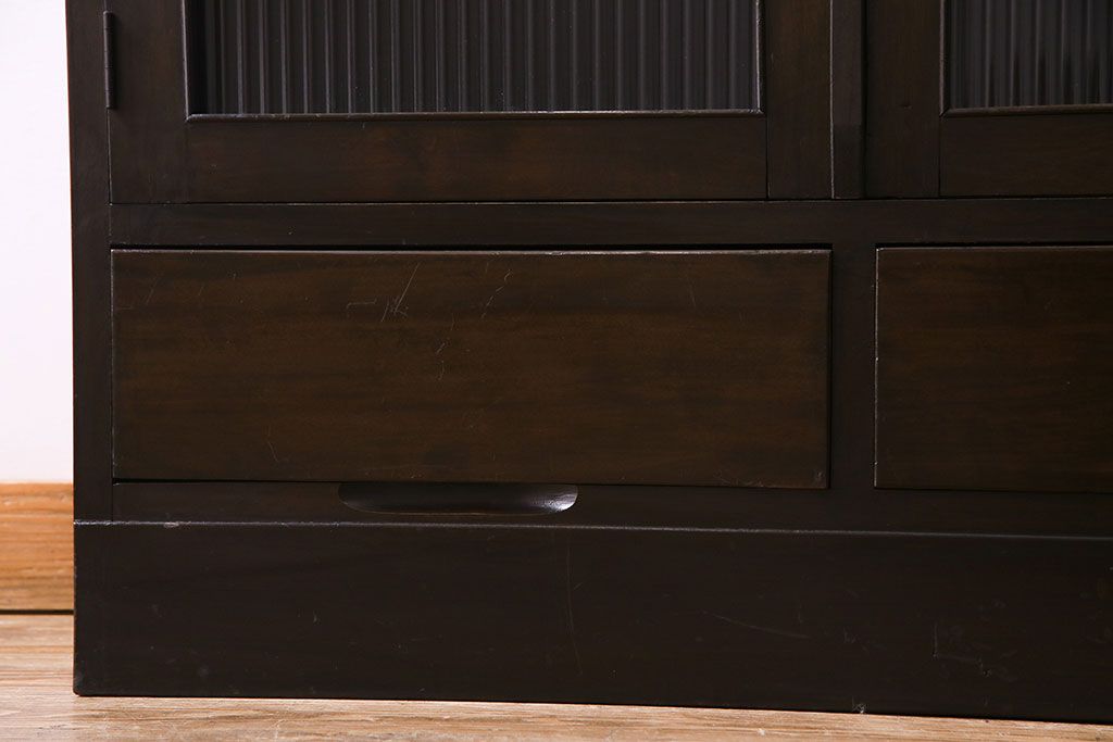 レトロ家具　昭和期　レトロで上品な雰囲気が漂う大型キャビネット(本箱、本棚、収納棚)