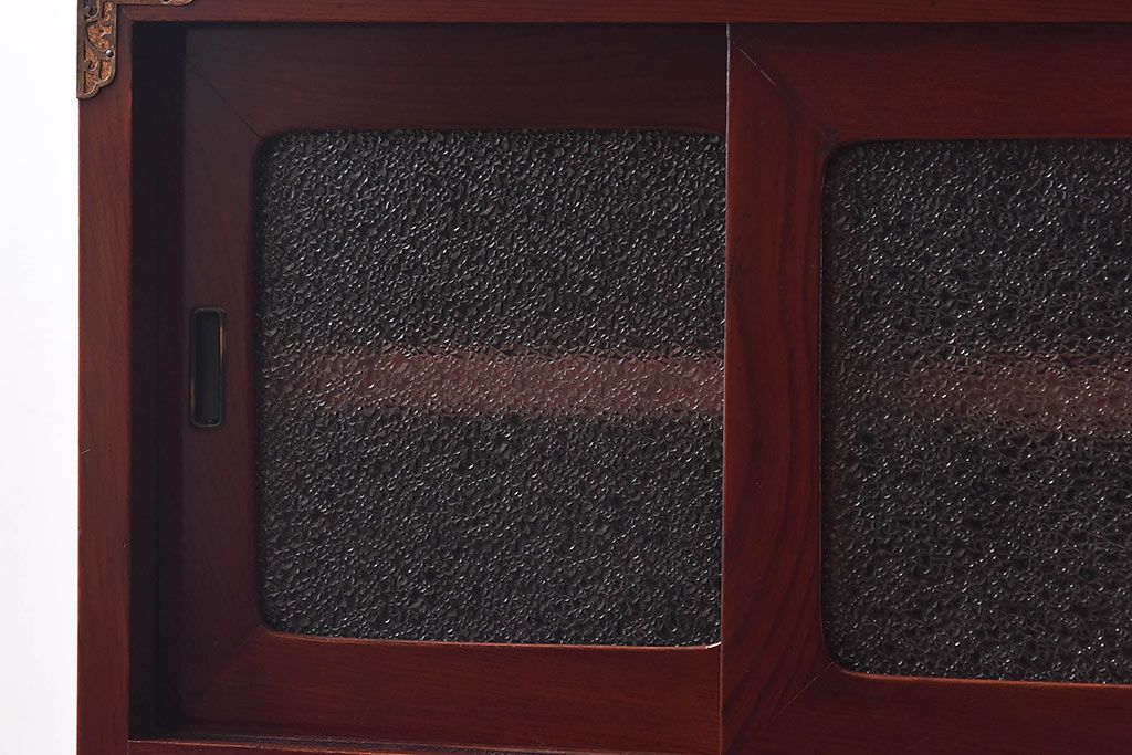 アンティーク家具　昭和中期　艶やかな漆塗りが目を惹く時代箪笥ローボード(戸棚、収納棚、リビングボード)