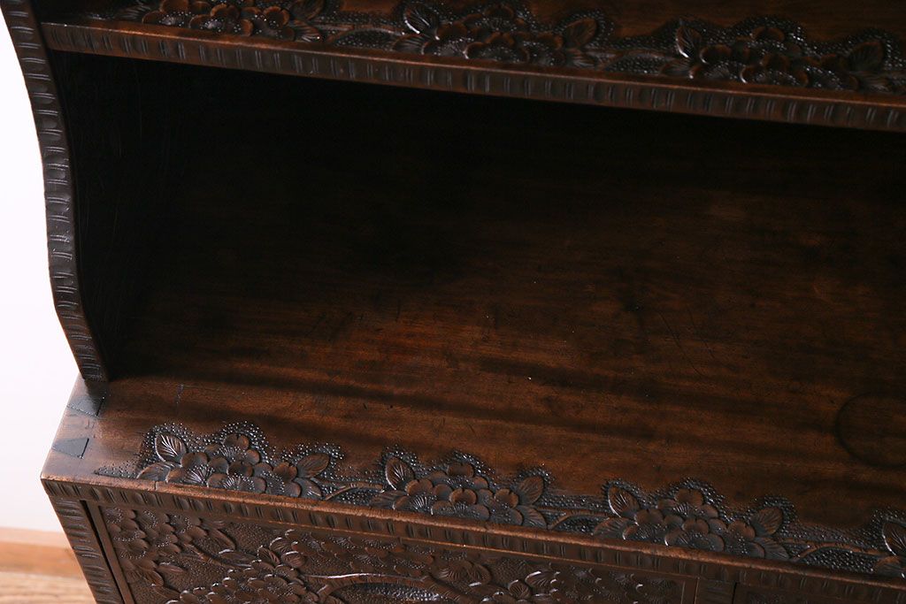 中古美品　伝統工芸　軽井沢彫り　繊細な彫りが豪華さを演出する棚付きチェスト(衣装箪笥、引き出し)