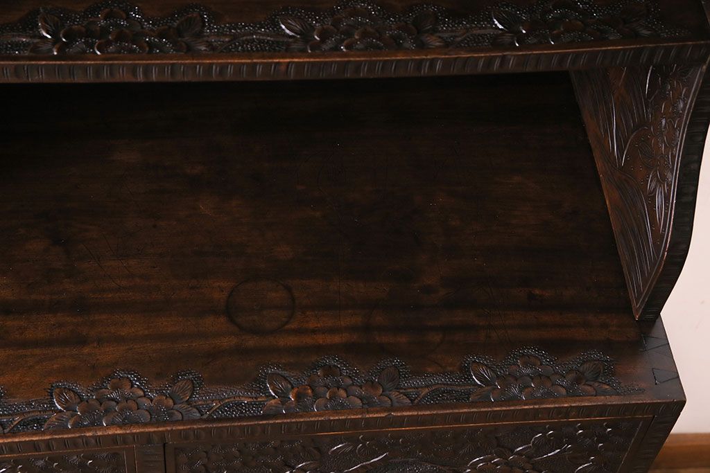 中古美品　伝統工芸　軽井沢彫り　繊細な彫りが豪華さを演出する棚付きチェスト(衣装箪笥、引き出し)