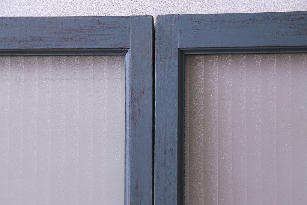 ペイント家具　チェッカーガラス入り!シャビーシックなガラス戸(窓、引き戸、建具)2枚組