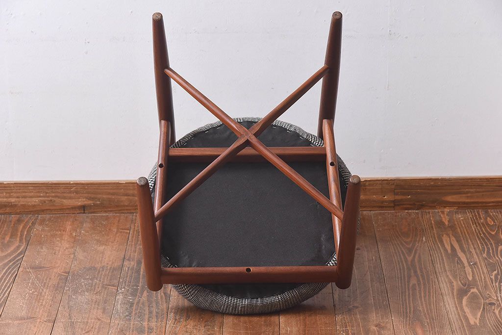 ヴィンテージ家具　北欧ビンテージ　G-PLAN(ジープラン)　Fresco(フレスコ)　おしゃれなダイニングチェア(サーキュラーチェア、椅子)(1)